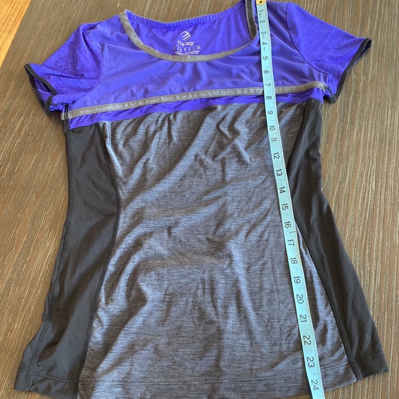 MPG workout top in purple, grey and black, size small. - Picture 10 of 10